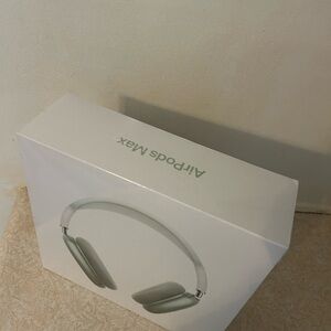 AirPods Max w/ Smart Case